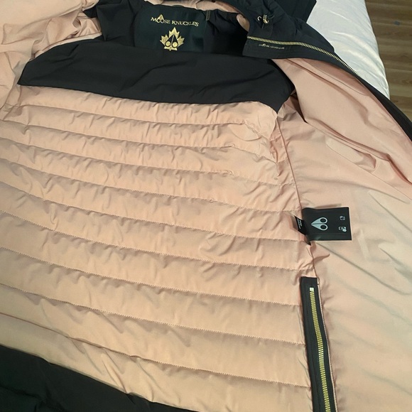 I’m selling mii bby moose knuckle coat she only try I’d it on can’t fit it women - Picture 3 of 7